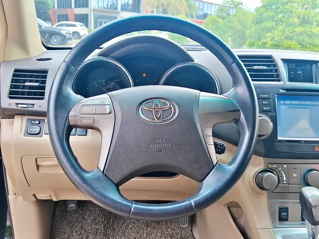 Toyota Highlander 2010 — фото 17