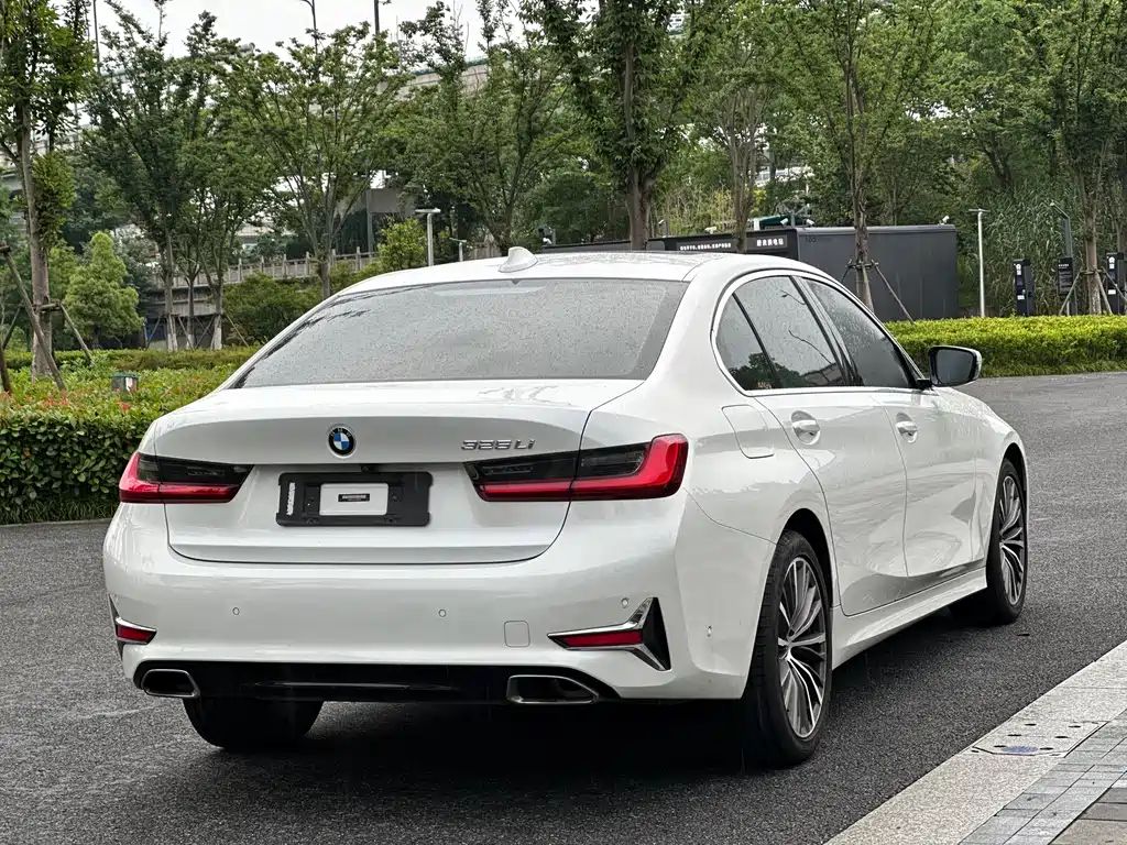 BMW 3 Series 2019 — фото 6