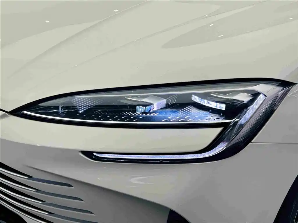 BYD Seal 07 DM-i 2025 — фото 11
