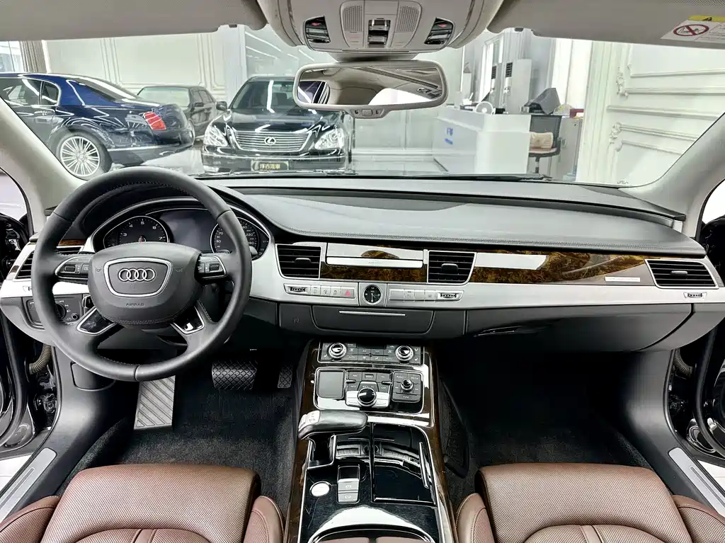 Audi A8 2016 — фото 8