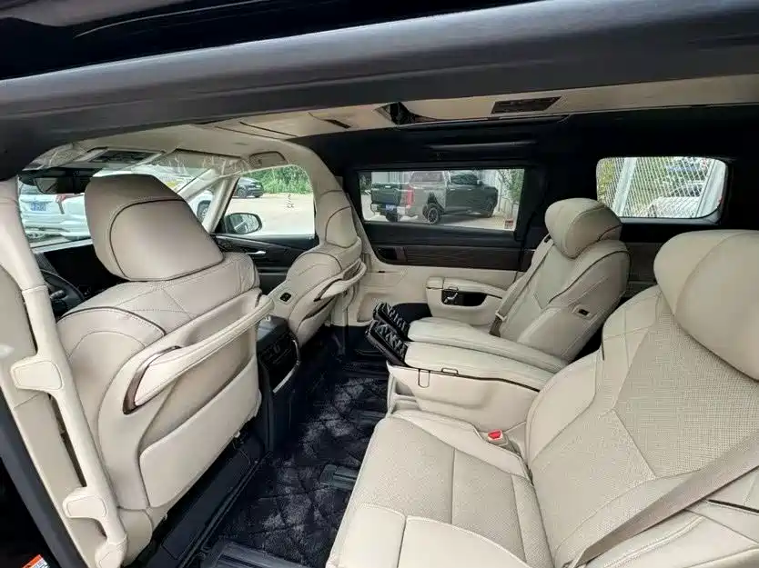 Toyota Alphard — фото 11