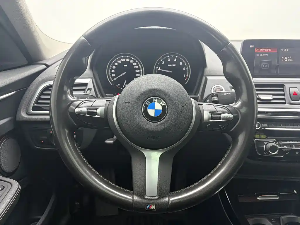 BMW 1 Series 2020 — фото 14