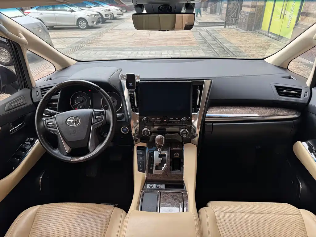 Toyota Vellfire 2023 — фото 7