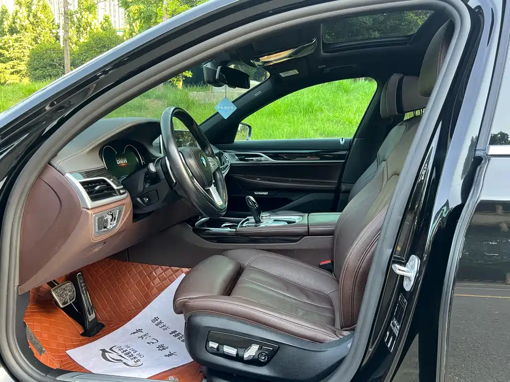 BMW 7 Series 2018 — фото 10