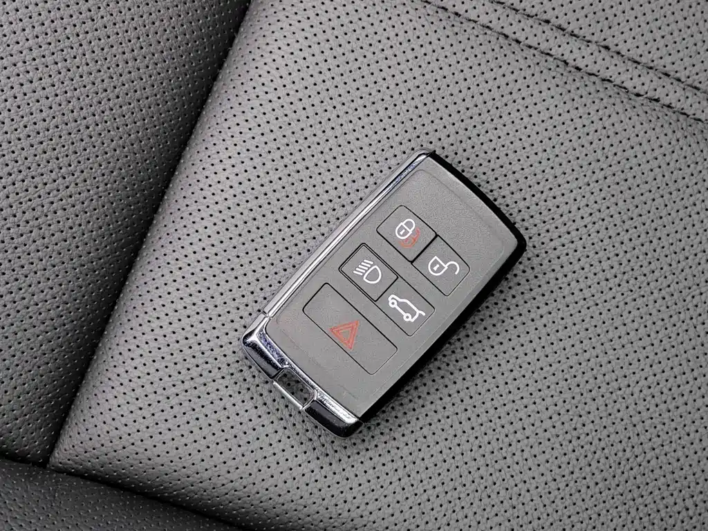 Land Rover Velar 2025 — фото 18