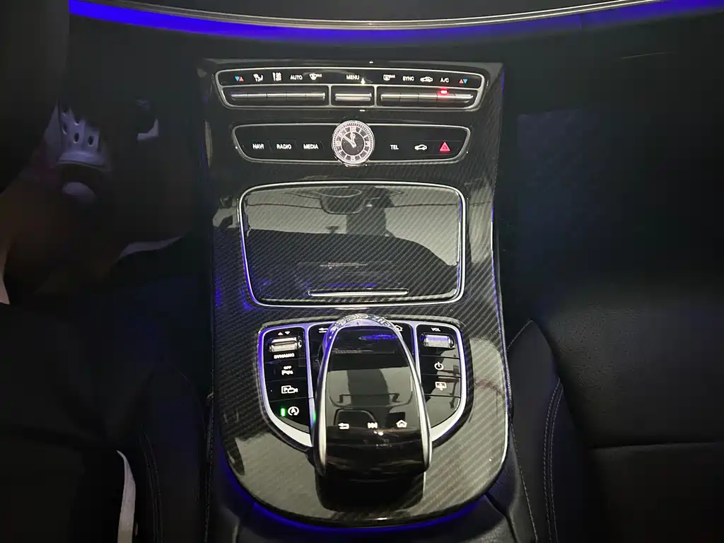 Mercedes-Benz E-Class 2018 — фото 15