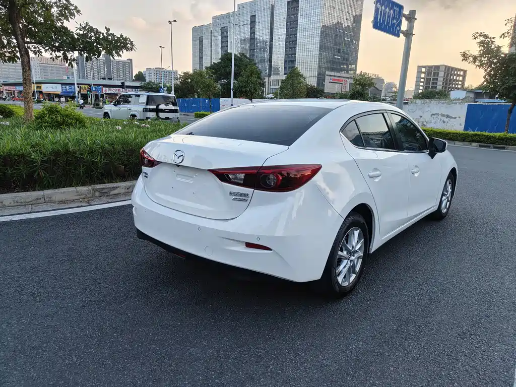 Mazda 3 Axela 2017 — фото 5