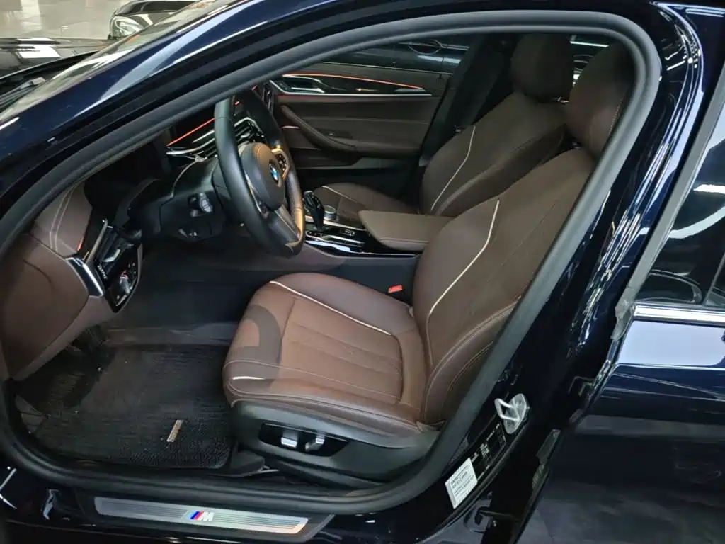 BMW 5 Series 2021 — фото 15
