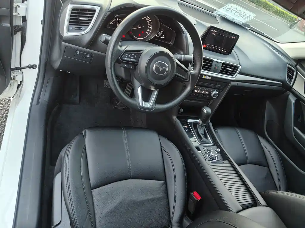 Mazda 3 Axela 2017 — фото 13