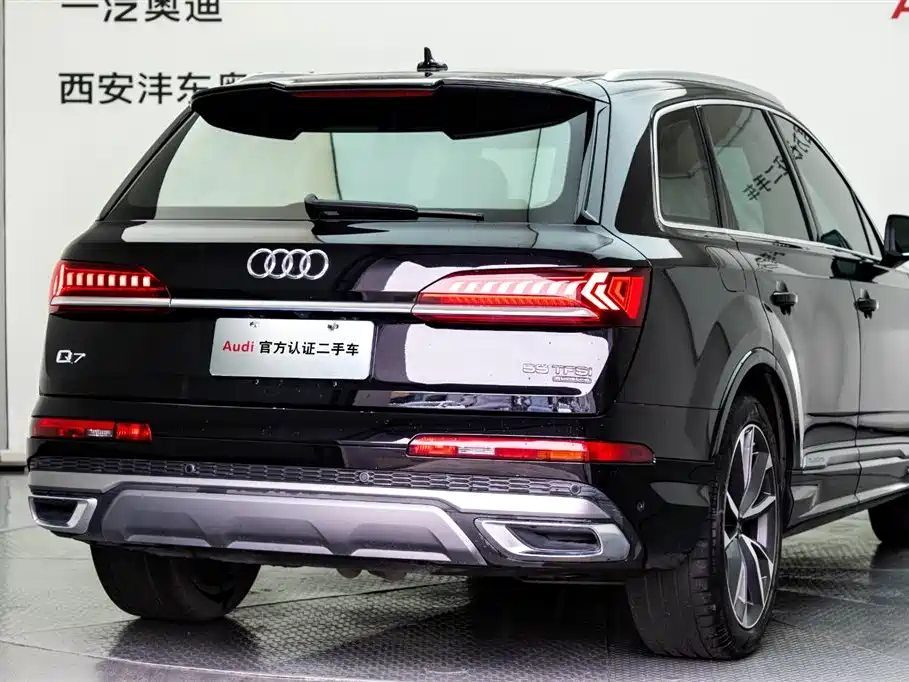 Audi Q7 2021 — фото 23