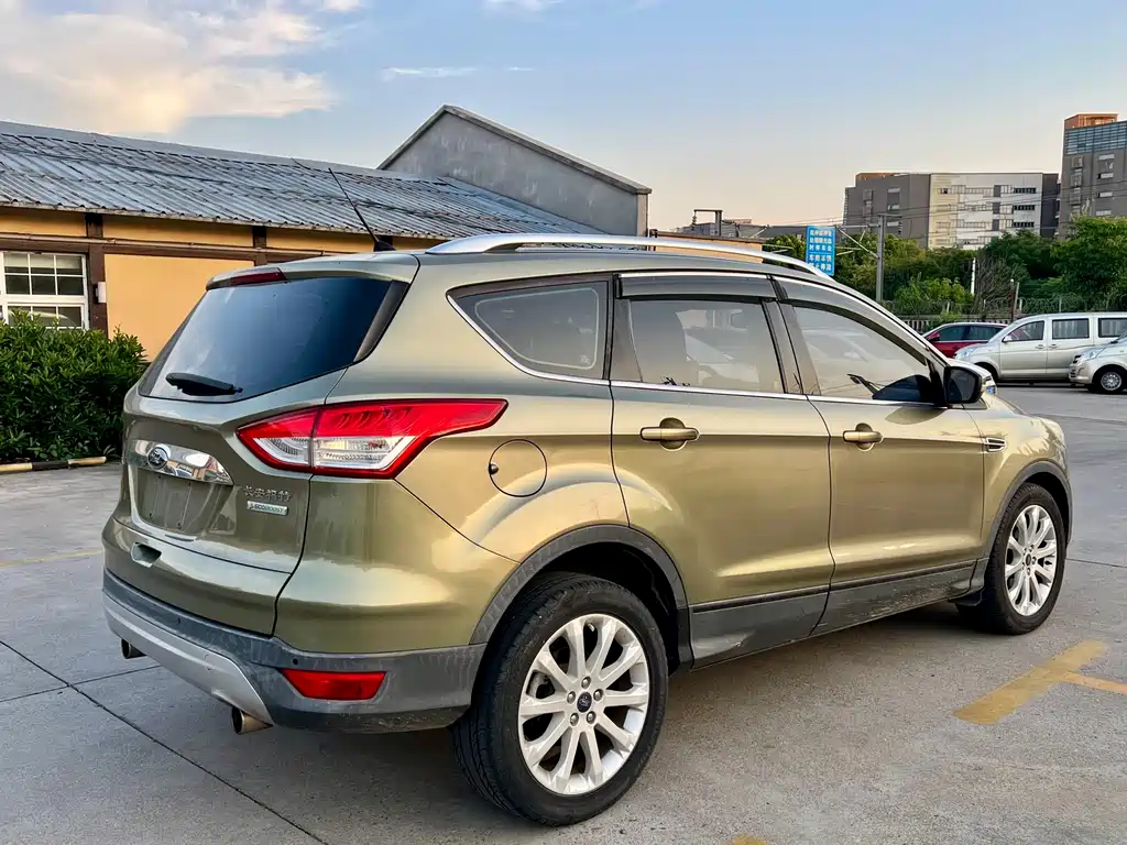Ford Kuga 2015 — фото 10