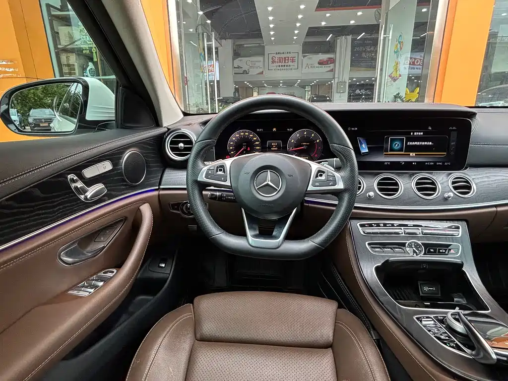 Mercedes-Benz E-Class 2018 — фото 18
