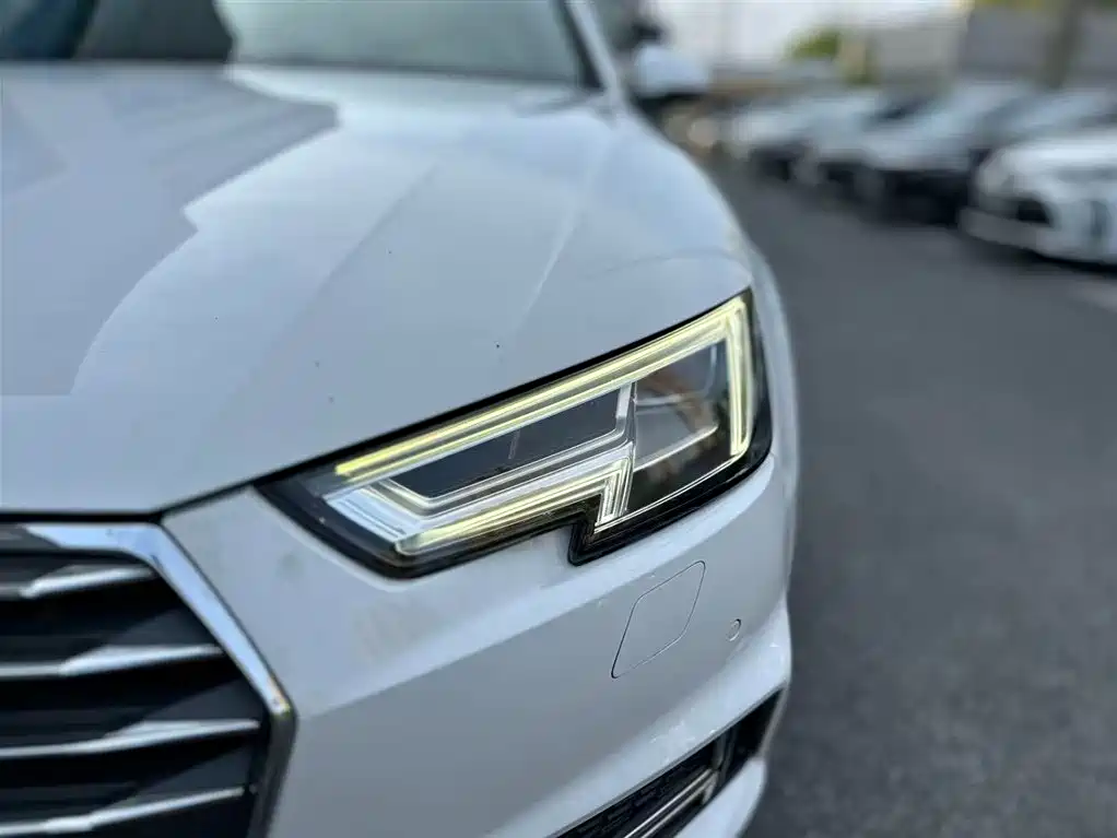 Audi A4L 2018 — фото 10