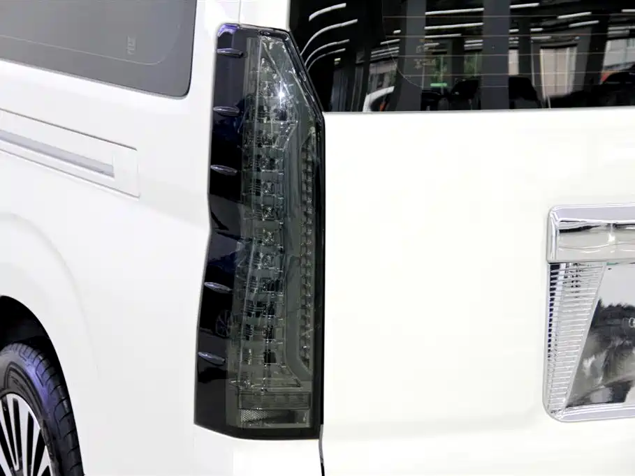 Toyota Hiace 2025 — фото 40