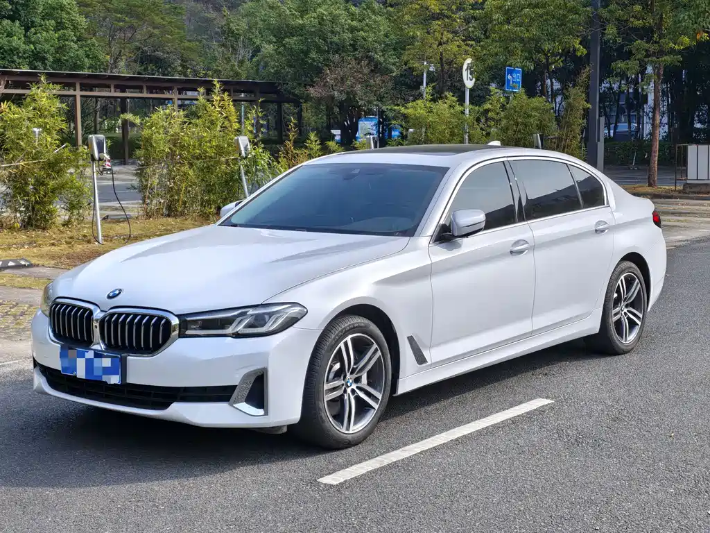 BMW 5 Series 2021 — фото 1