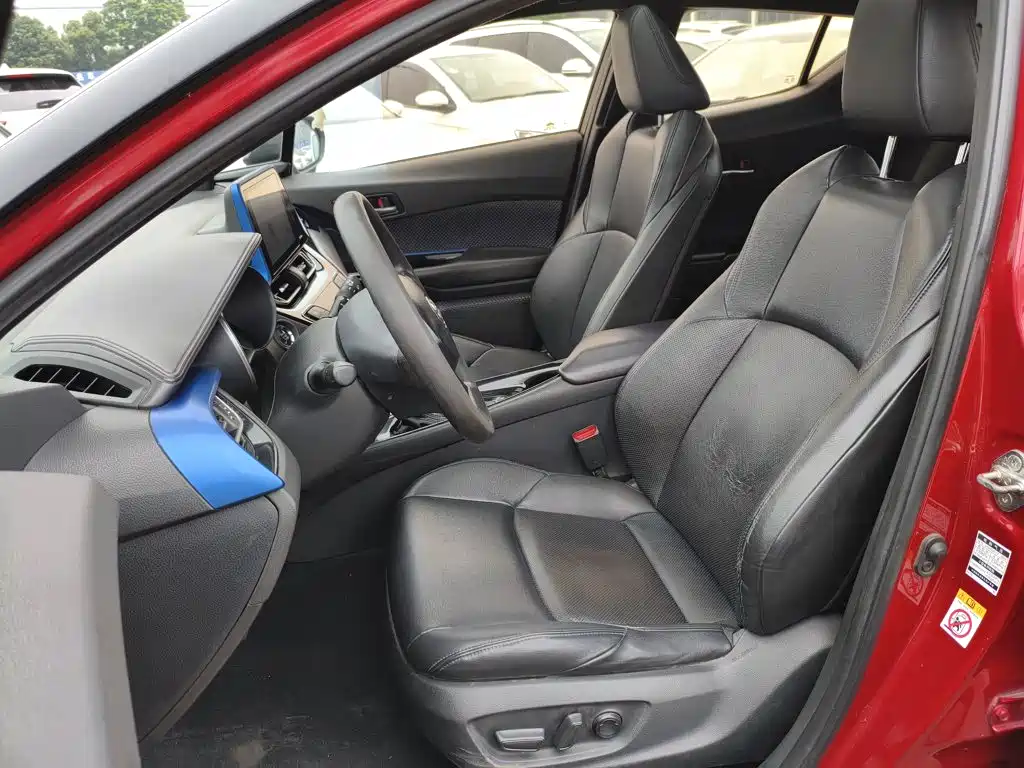 Toyota C-HR 2020 — фото 15