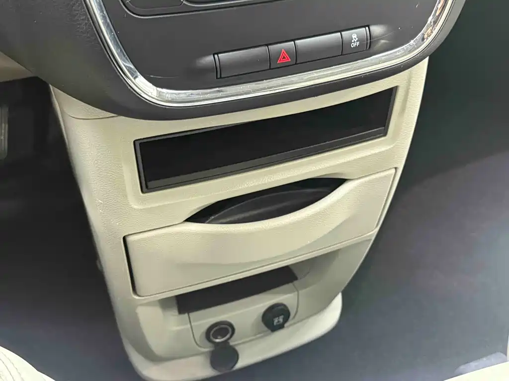 Chrysler Grand Voyager 2014 — фото 9
