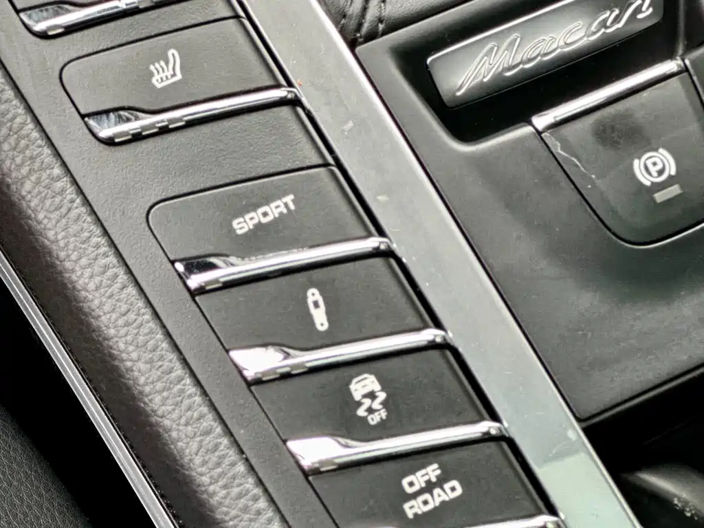 Porsche Macan 2019 — фото 32