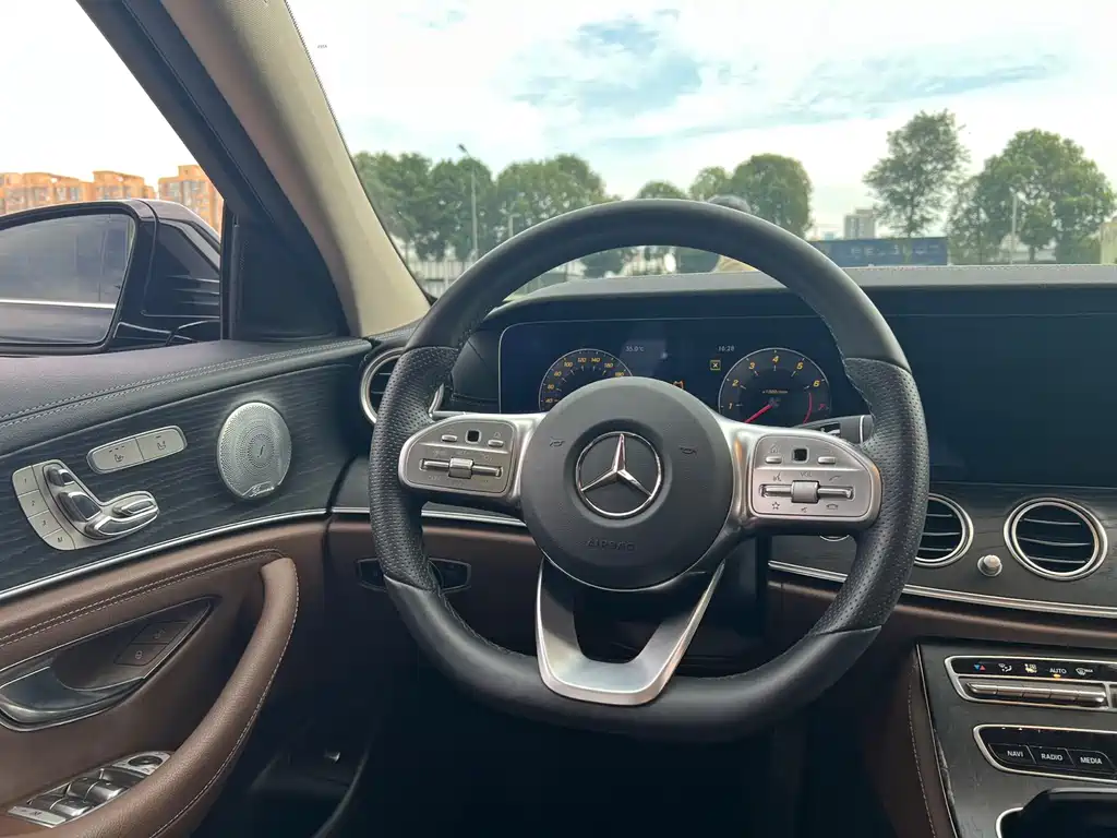 Mercedes-Benz E-Class 2020 — фото 14
