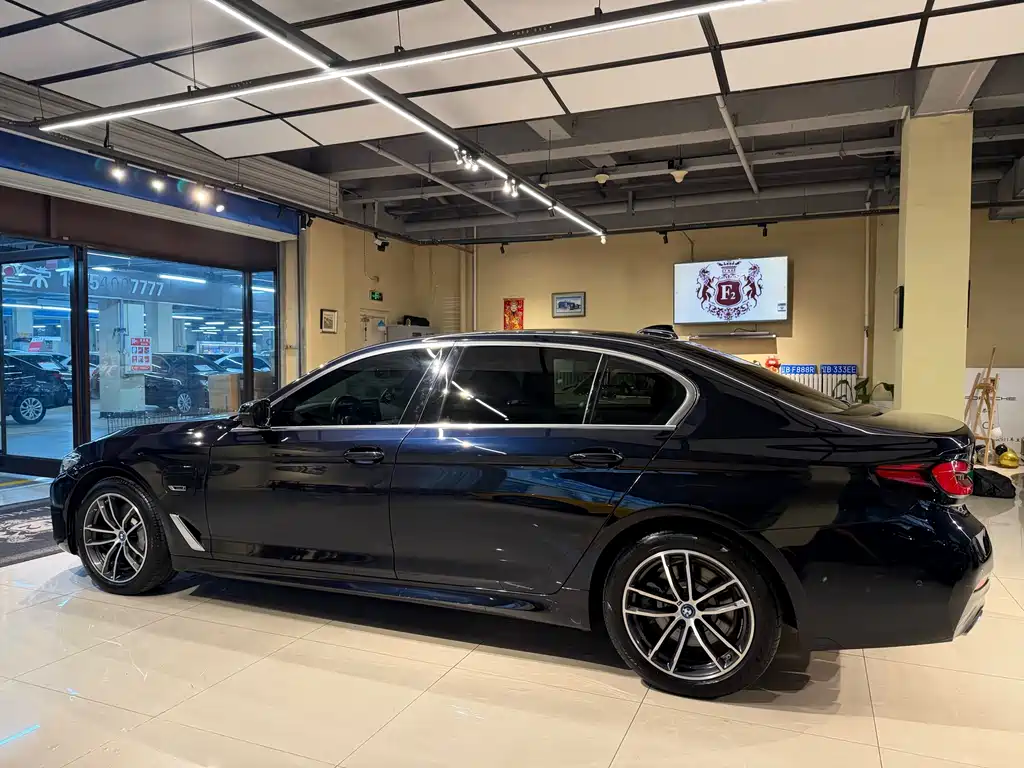 BMW 5 Series New Energy 2023 — фото 22