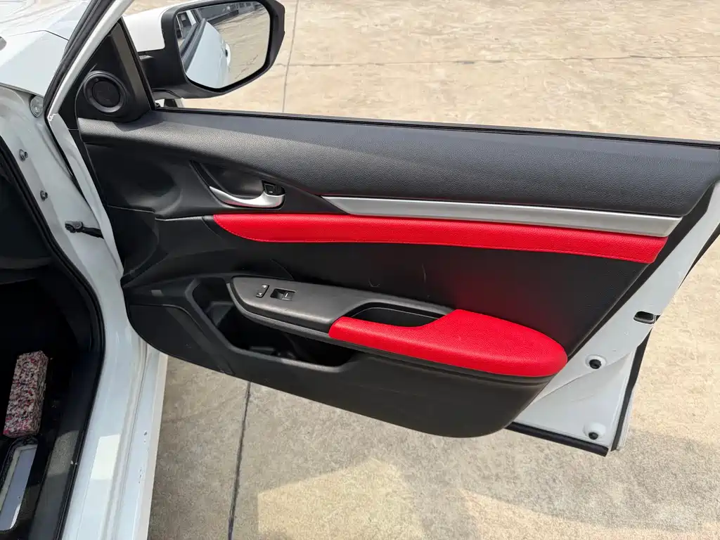 Honda Civic 2018 — фото 18