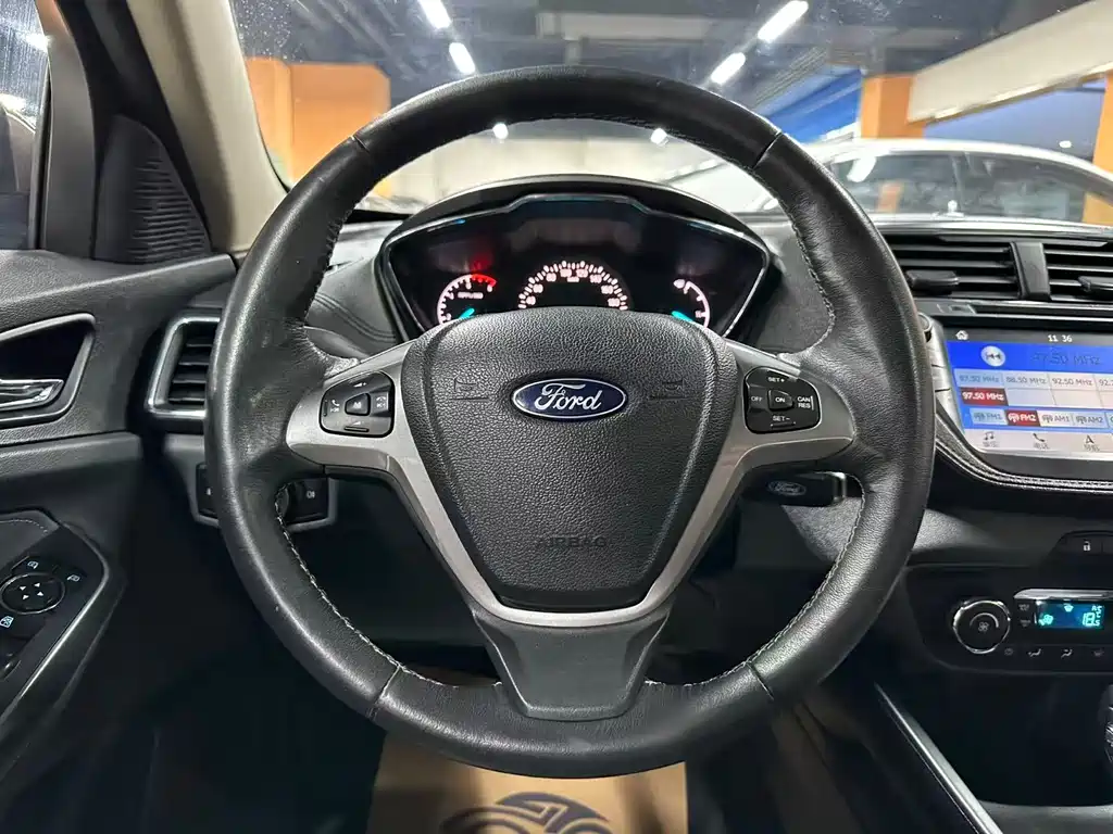 Ford Escort 2017 — фото 10