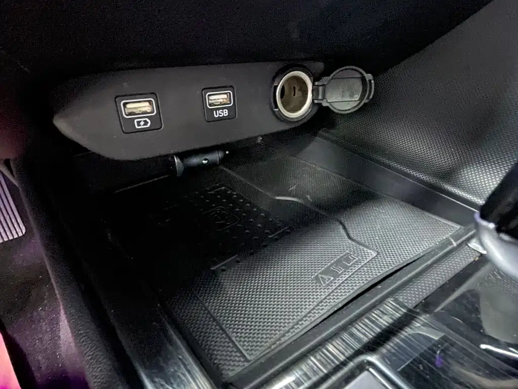 Hyundai Elantra 2023 — фото 24