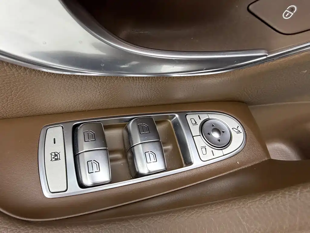 Mercedes-Benz E-Class 2019 — фото 18