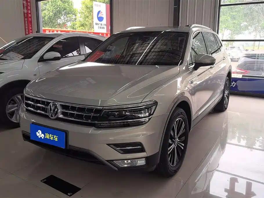 Volkswagen Tiguan L 2018 — фото 1