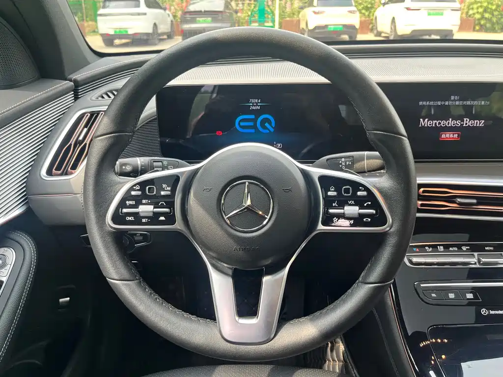 Mercedes-Benz EQC 2023 — фото 15