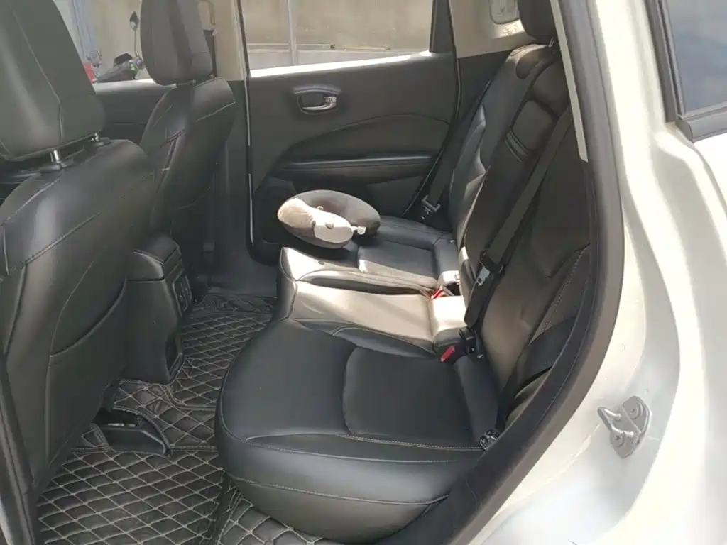 Jeep Compass 2018 — фото 17