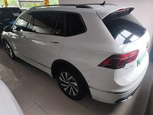 Volkswagen Tiguan L Plug-In Hybrid 2024