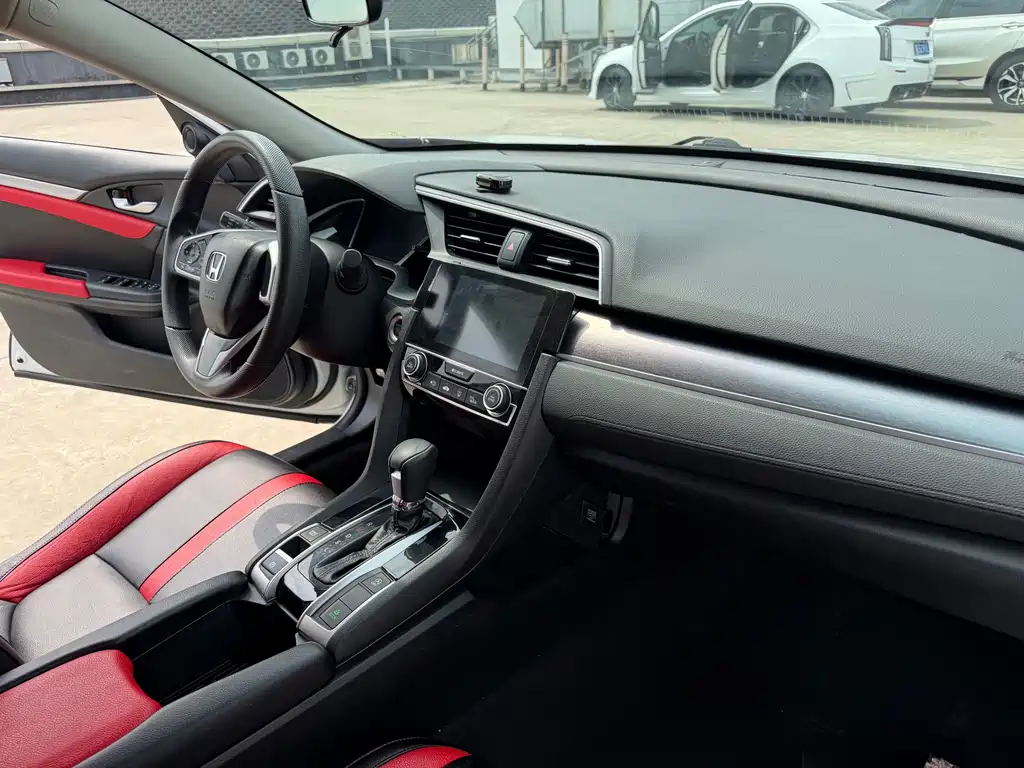 Honda Civic 2018 — фото 20