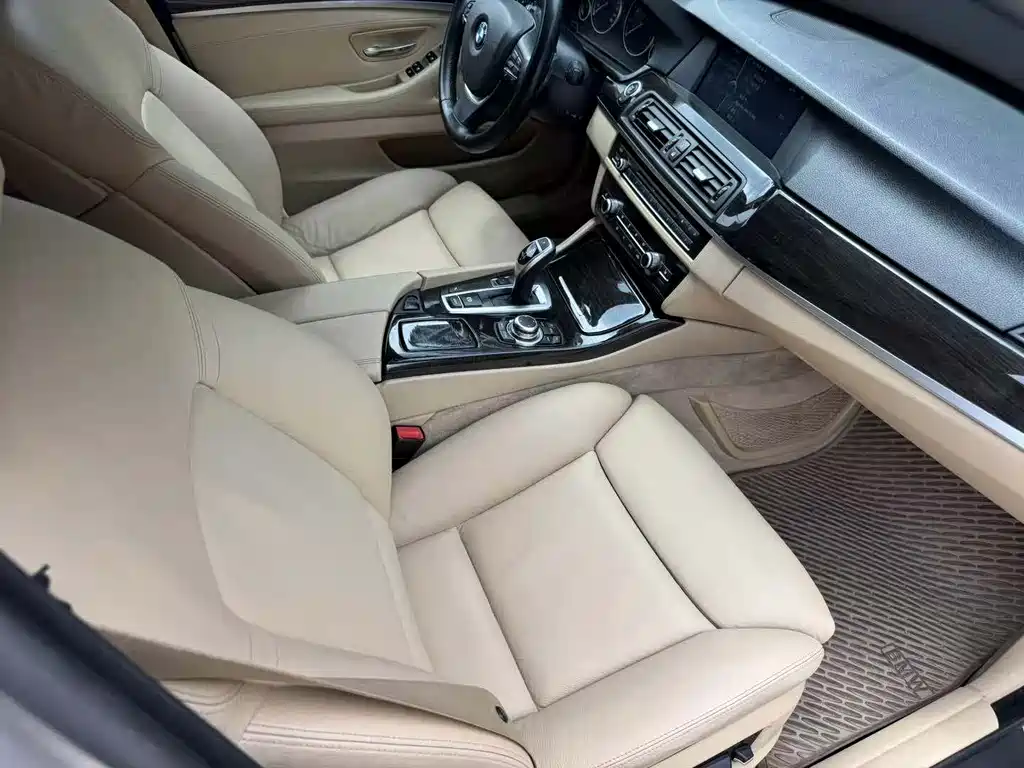 BMW 5 Series 2012 — фото 9