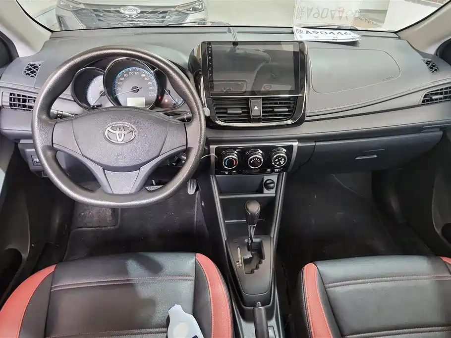 Toyota Yaris L 2017 — фото 12