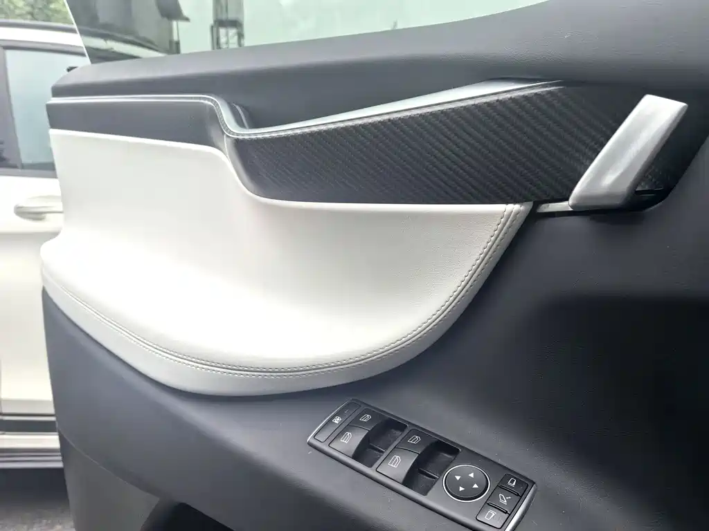 Tesla Model X 2018 — фото 18