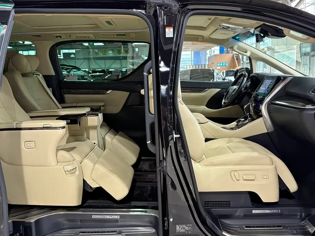Toyota Vellfire 2022 — фото 11
