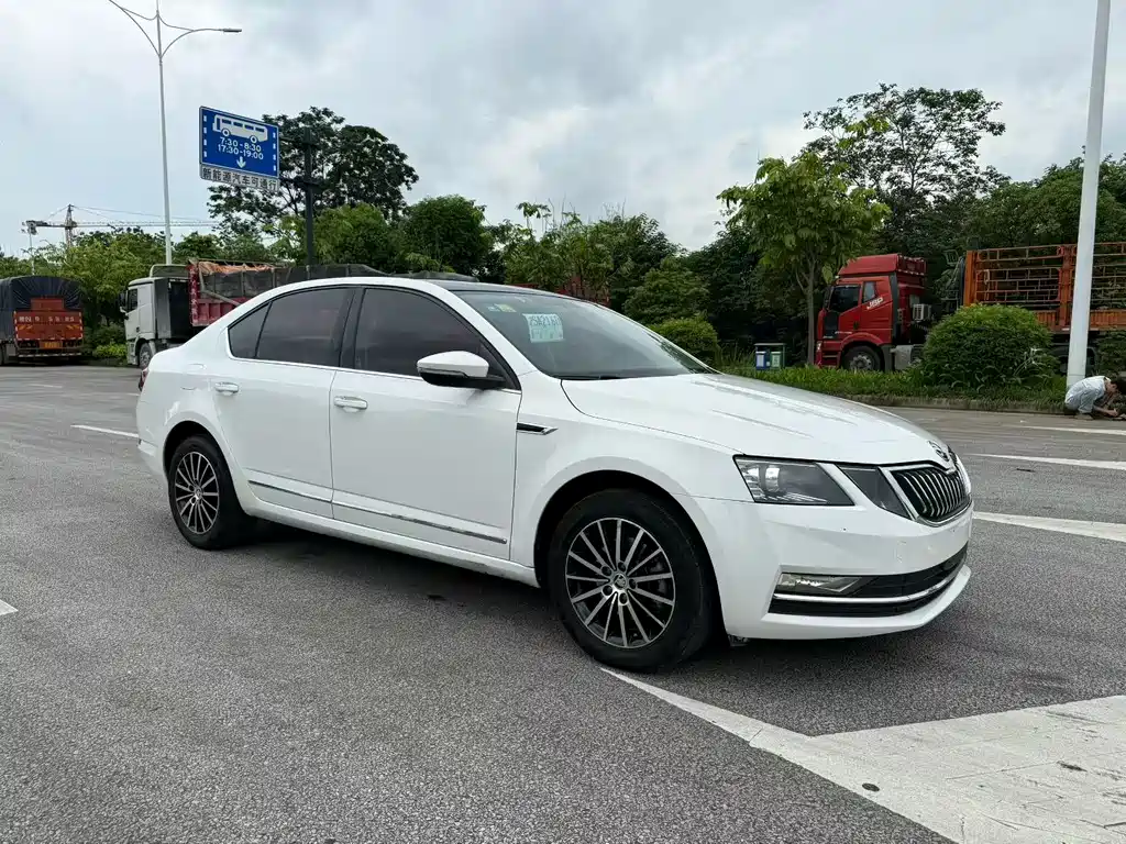 Skoda Octavia 2017 — фото 3