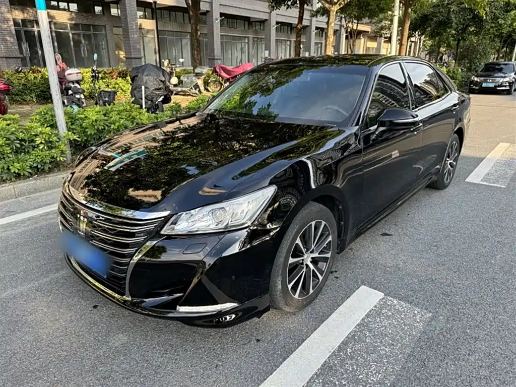 Toyota Crown 2019 — фото 2