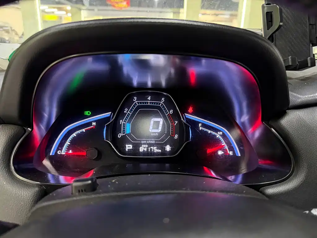 Luxgen U5 SUV 2018 — фото 13