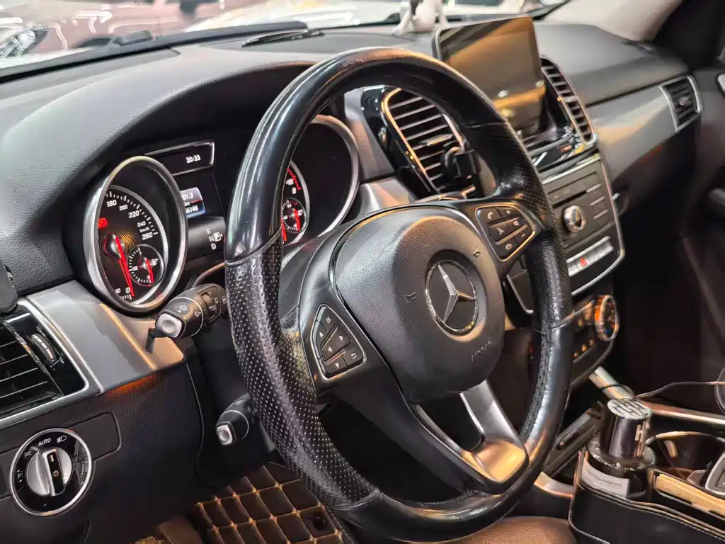 Mercedes-Benz GLE 2016 — фото 6
