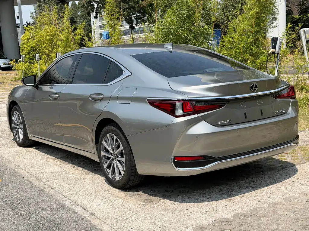 Lexus ES 2022 — фото 7