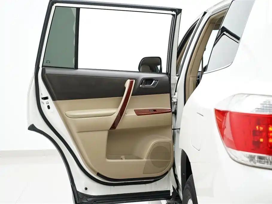 Toyota Highlander 2014 — фото 11