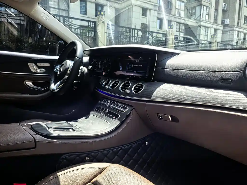 Mercedes-Benz E-Class 2019 — фото 9