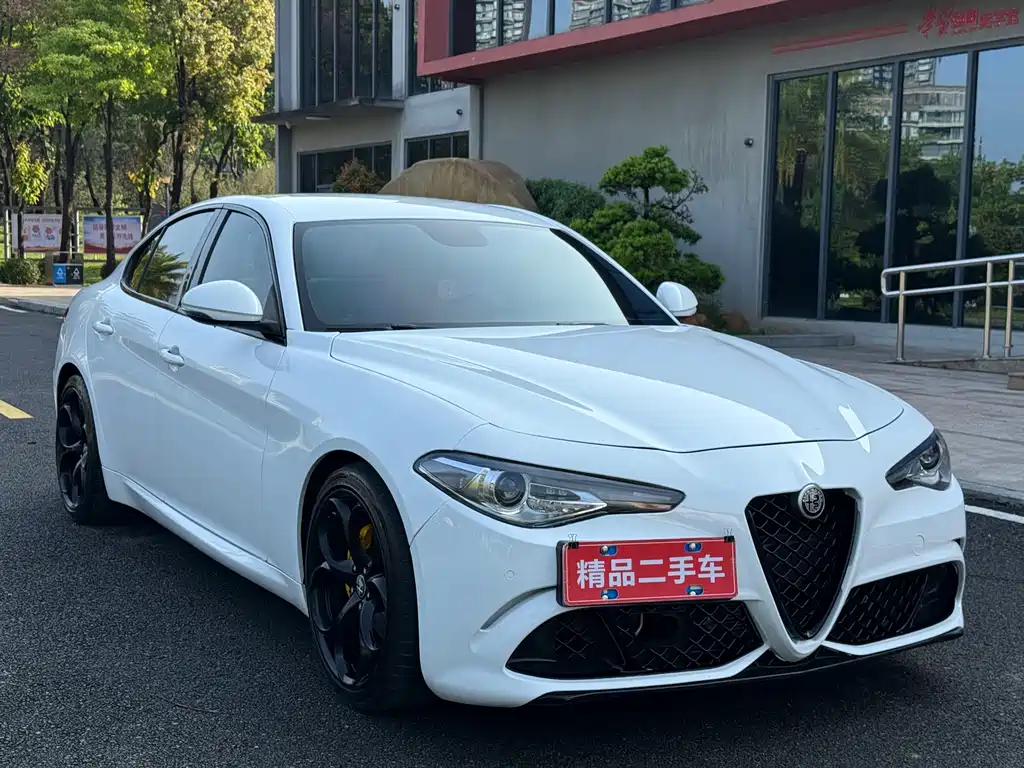 Alfa Romeo Giulia 2018 — фото 3