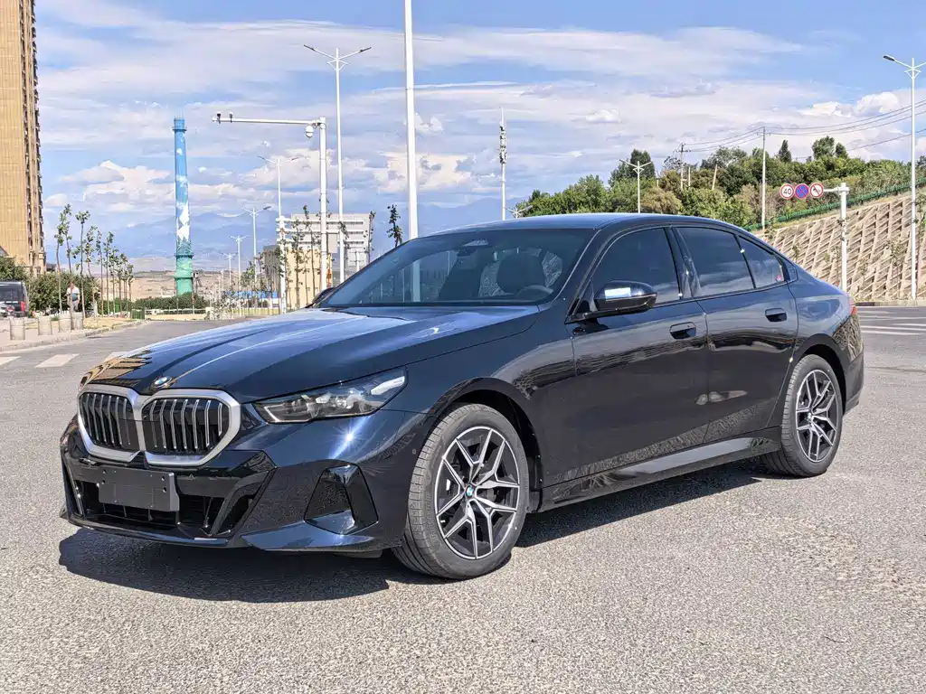 BMW 5 Series 2026 — фото 1