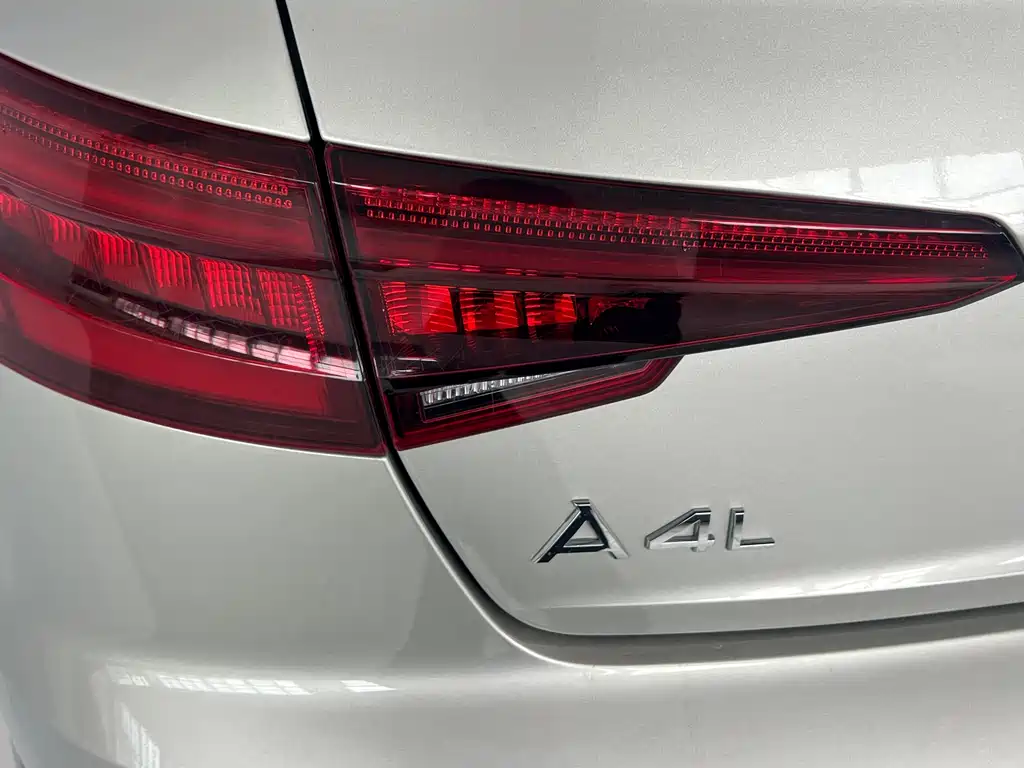 Audi A4L 2018 — фото 10