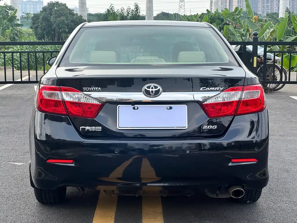 Toyota Camry 2014 — фото 11