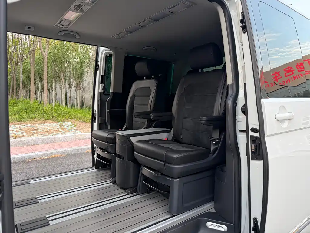 Volkswagen Multivan 2019 — фото 11