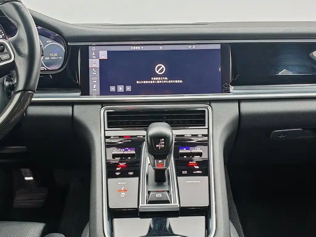 Porsche Panamera 2019 — фото 12